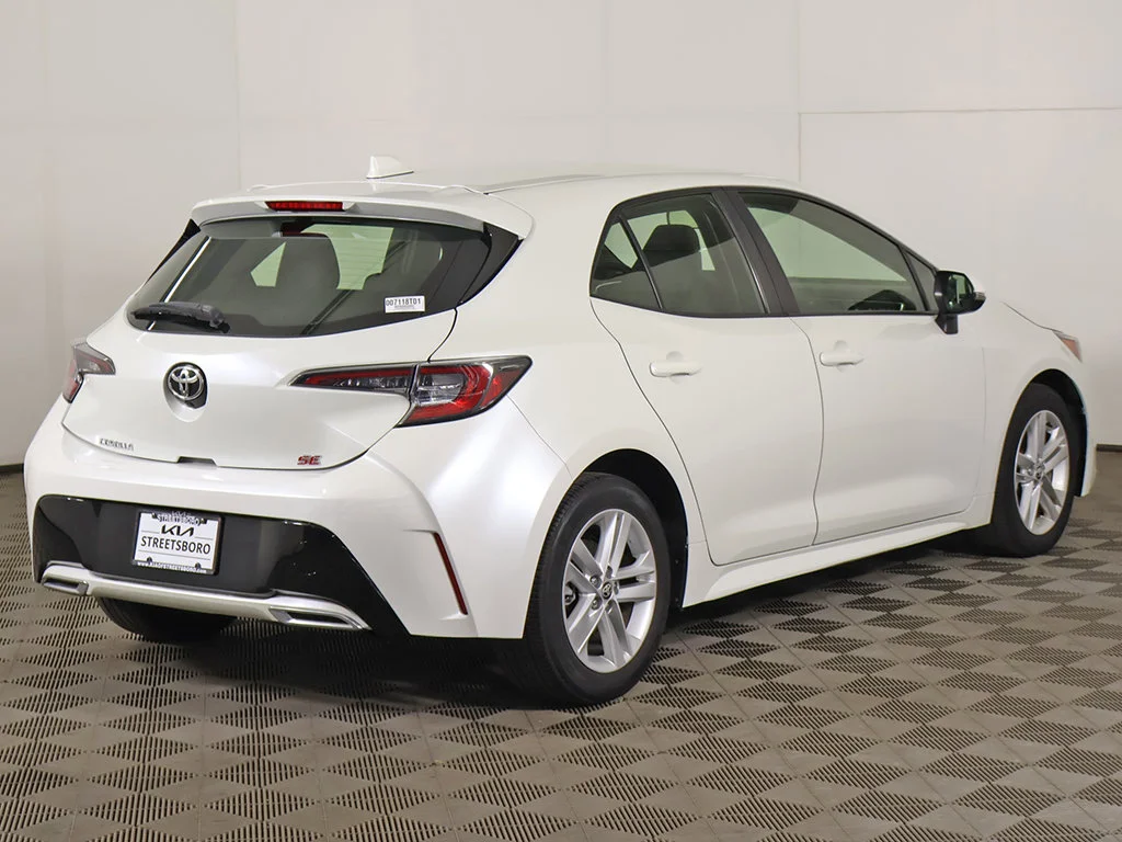 Used 2019 White Toyota SE image 7