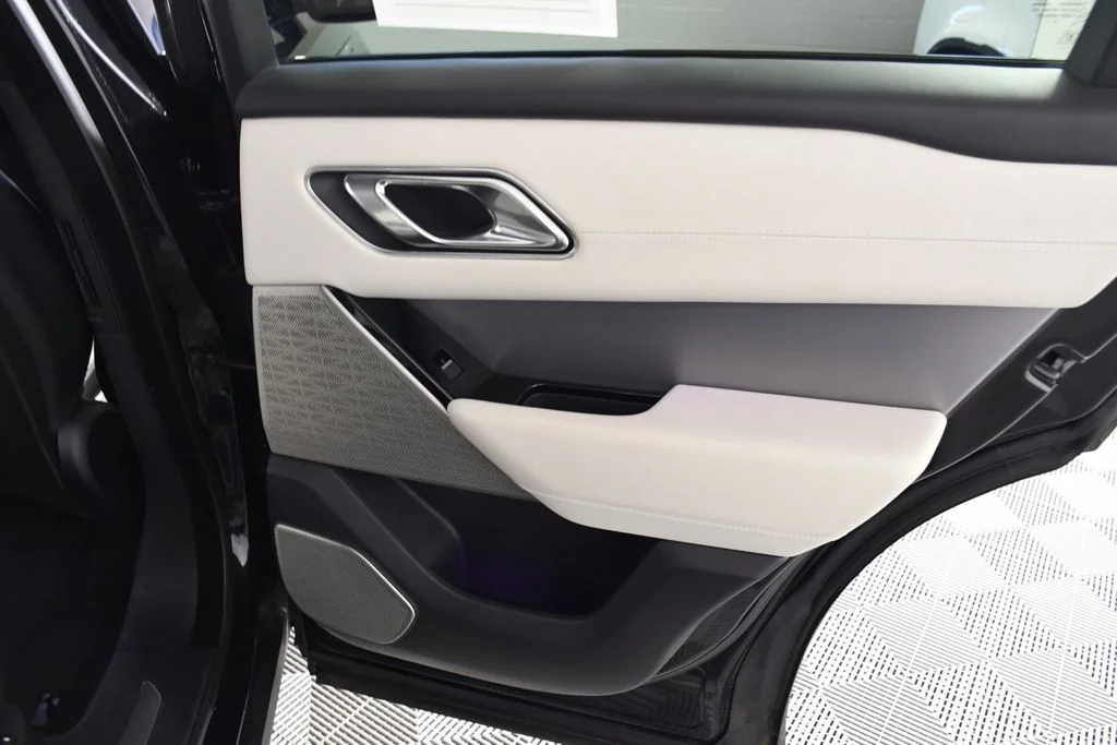 Used 2018 Santorini Black Land Rover HSE R-Dynamic image 21