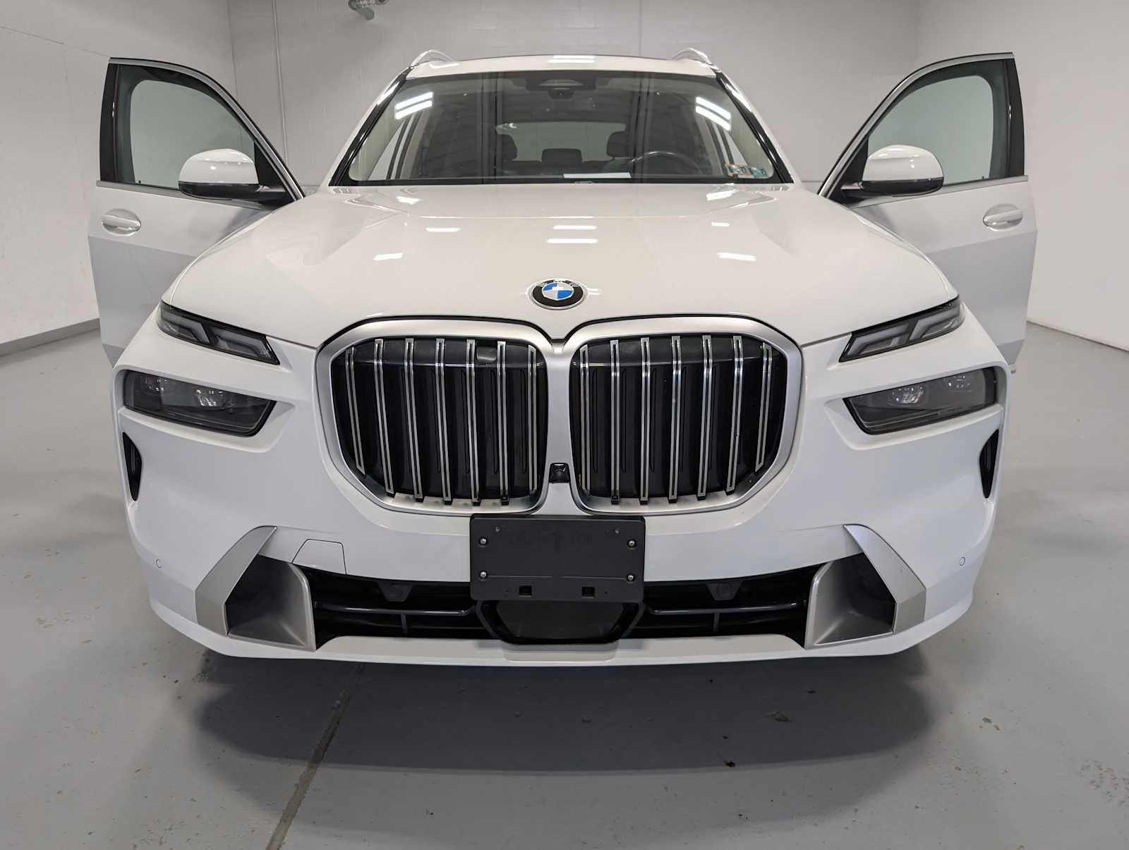 Used 2023 Alpine White BMW xDrive40i image 15