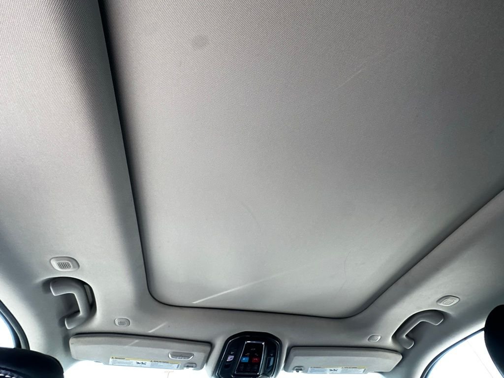 Used 2022 White Jeep 4xe image 17