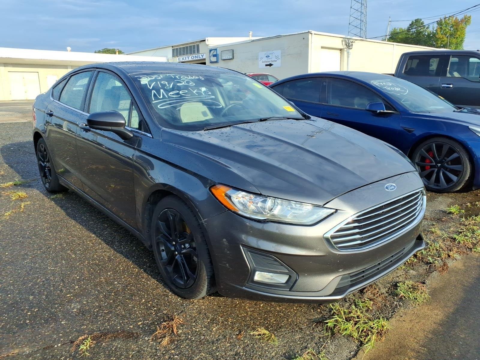 Used 2020 Magnetic Metallic Ford SE image 2