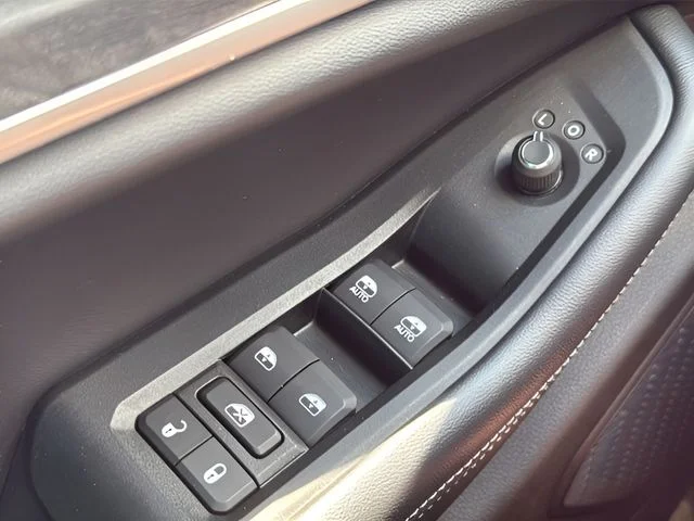 Used 2023 White Jeep Limited image 28
