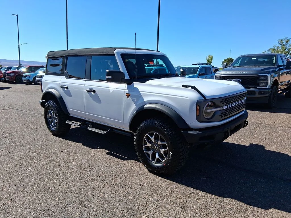 Used 2024 Oxford White Ford Badlands image 7