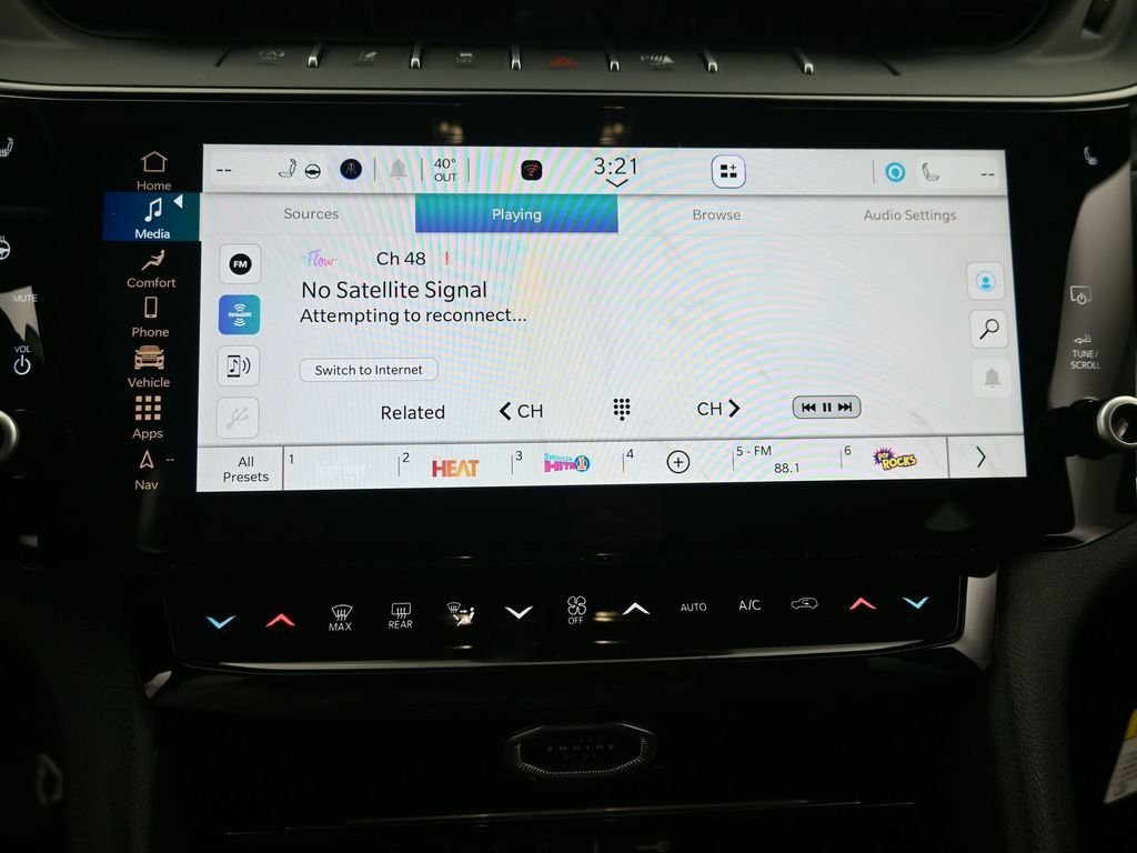 New 2026 Diamond Black Crystal Pearlcoat Jeep Altitude image 19