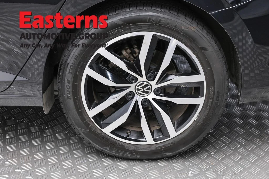Used 2025 Black Volkswagen 1.5T SE image 8