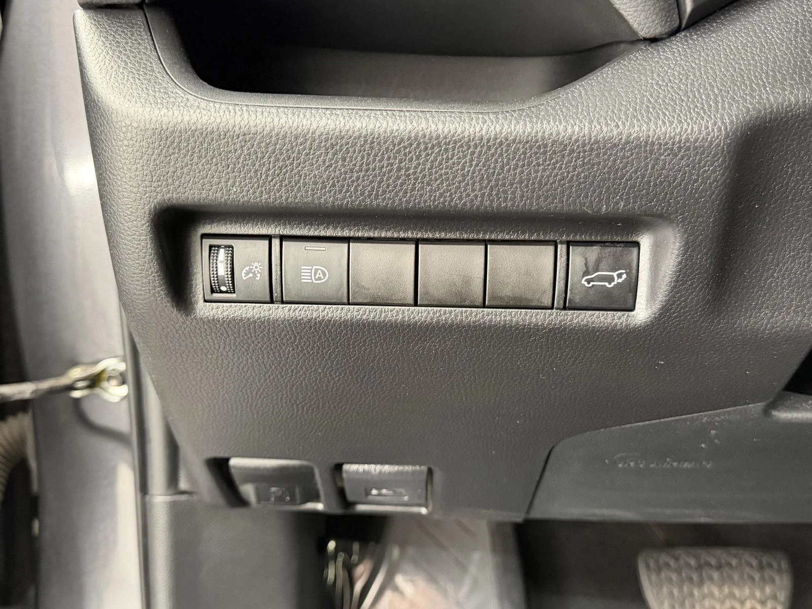 Used 2022 Magnetic Gray Metallic Toyota XLE image 15