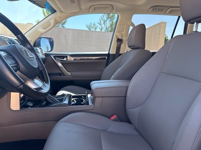 Used 2021 White Lexus 460 image 10
