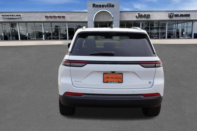 New 2026 Bright White Clear-Coat Exterior Paint Jeep Limited image 4