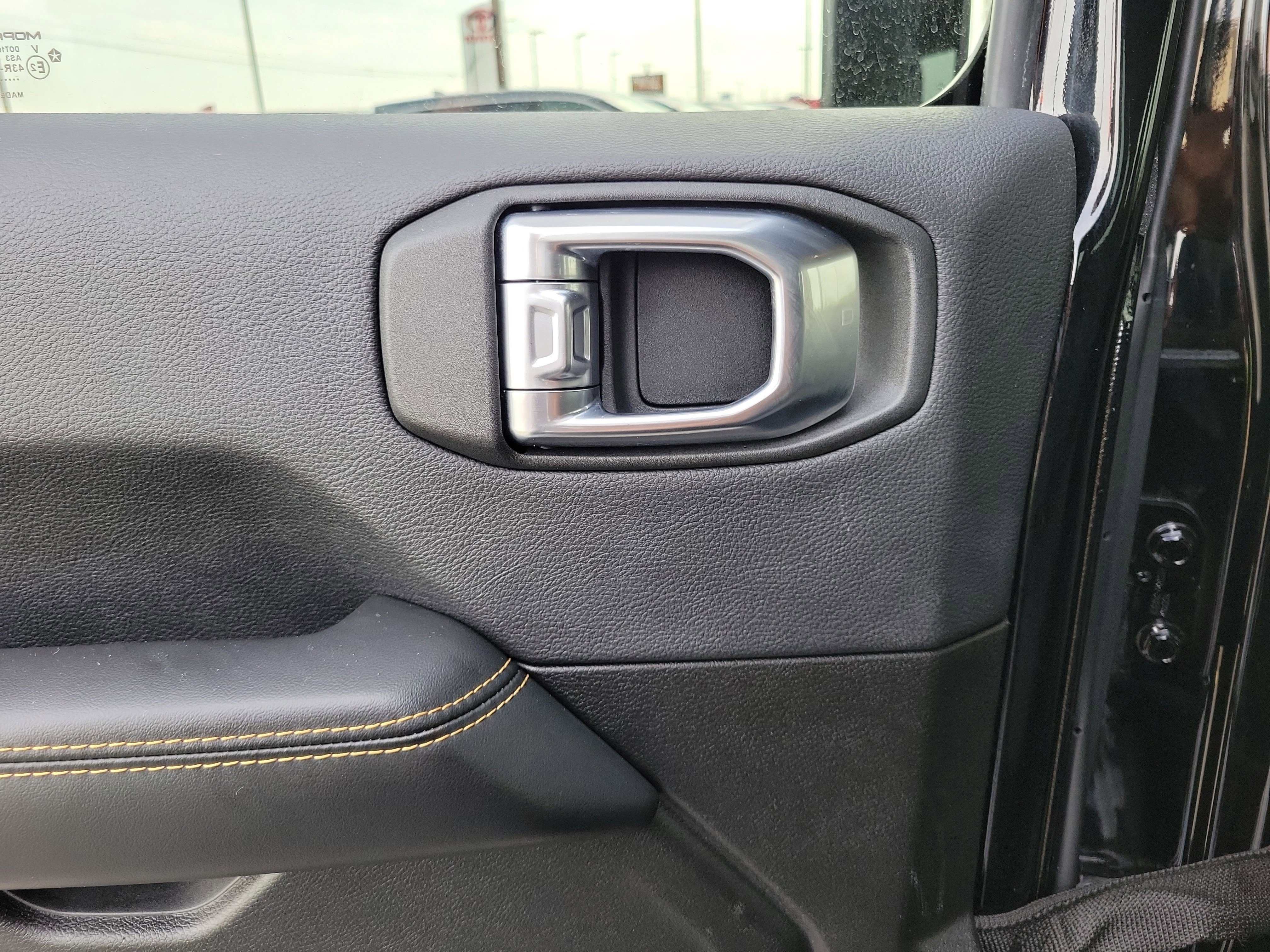 2025 Jeep Wrangler 4-Door Sahara - Photo 12