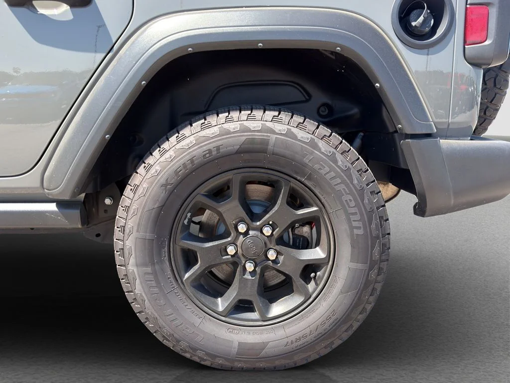 Certified Used 2021 Gray Jeep Unlimited Willys image 32