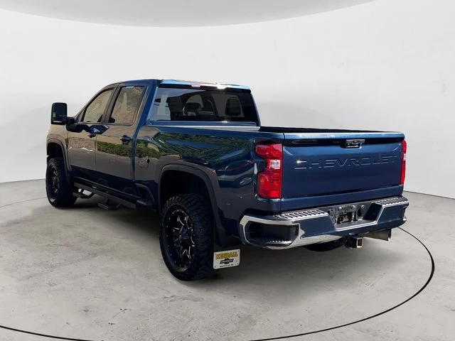 Used 2022 Blue Chevrolet LT image 3