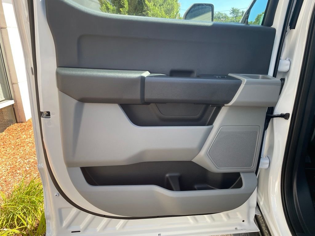 New 2026 Oxford White Ford F-350® XL image 27
