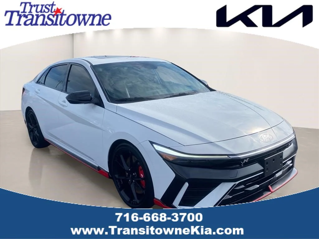 Used 2025 Atlas White Hyundai Base image 1