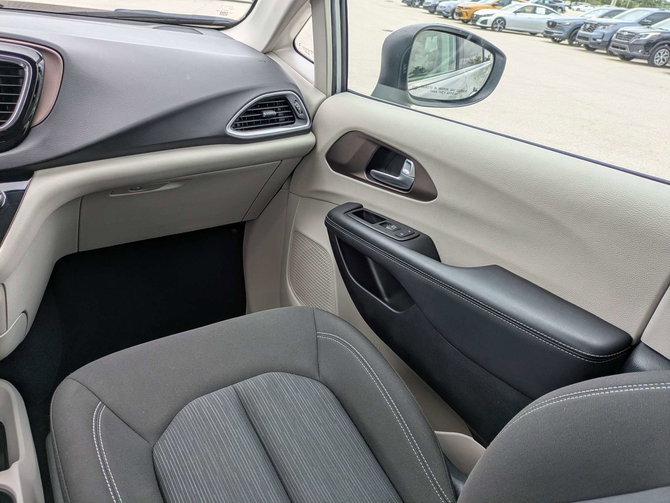 Used 2024 Silver Mist Clearcoat Chrysler LX image 20