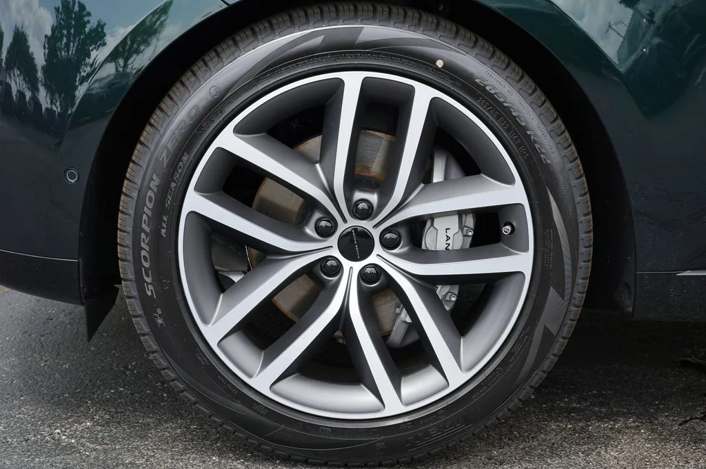 New 2026 British Racing Green Land Rover SE image 9
