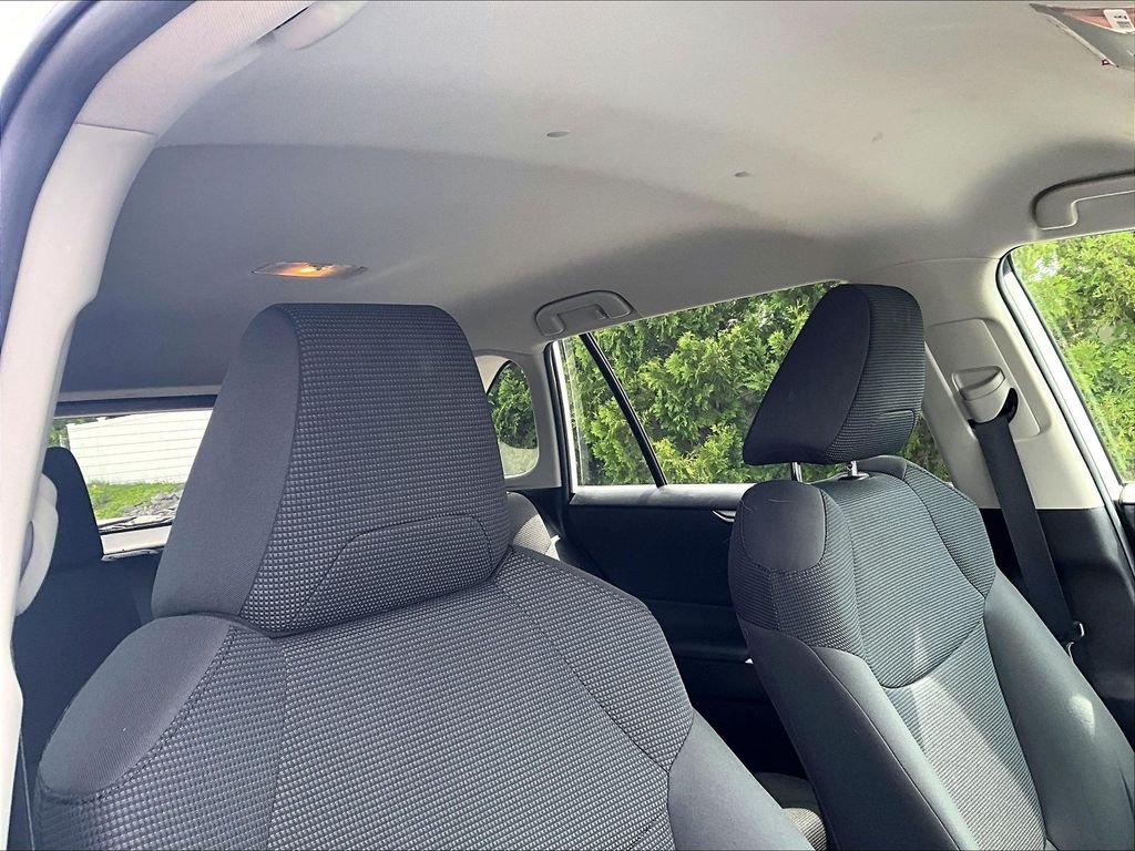 Used 2021 White Toyota LE image 22