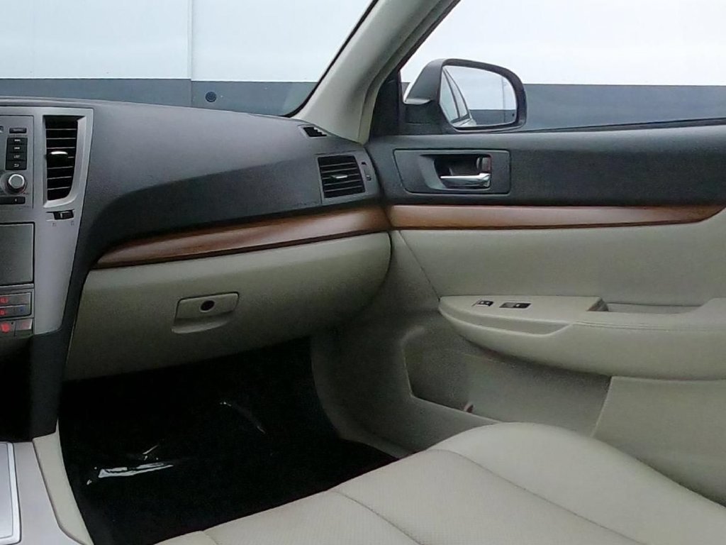 Used 2013 Satin White Pearl Subaru 2.5i image 29