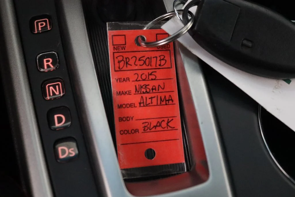 Used 2015 Black Nissan 2.5 S image 31