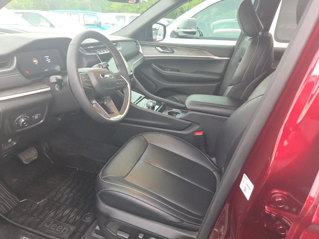 Used 2025 Red Jeep Limited image 3