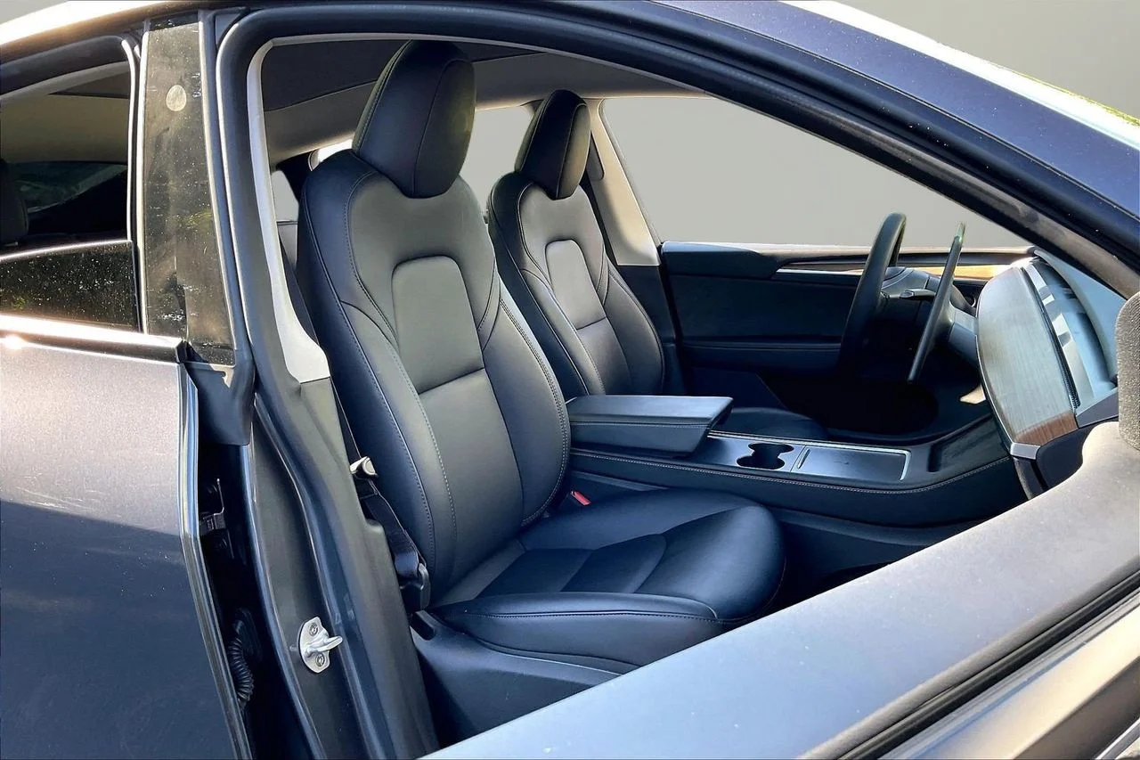 Used 2023  Tesla Long Range image 24