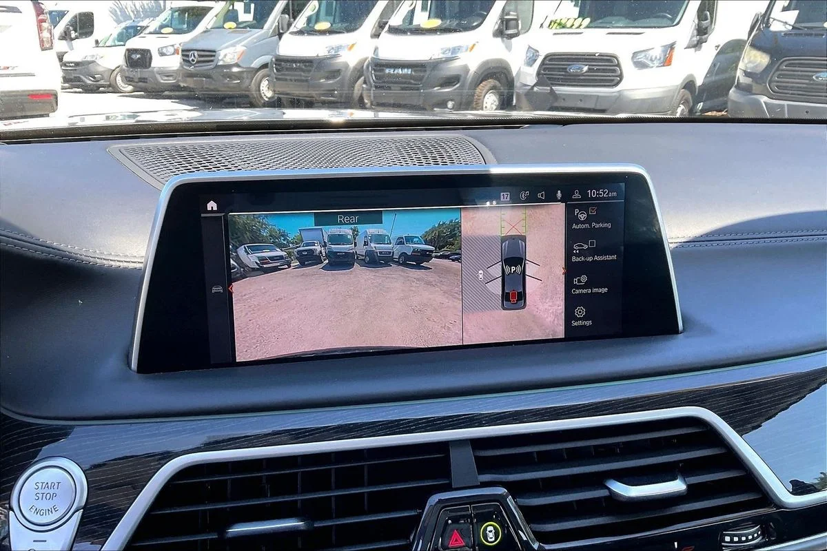 Used 2022  BMW i xDrive image 14