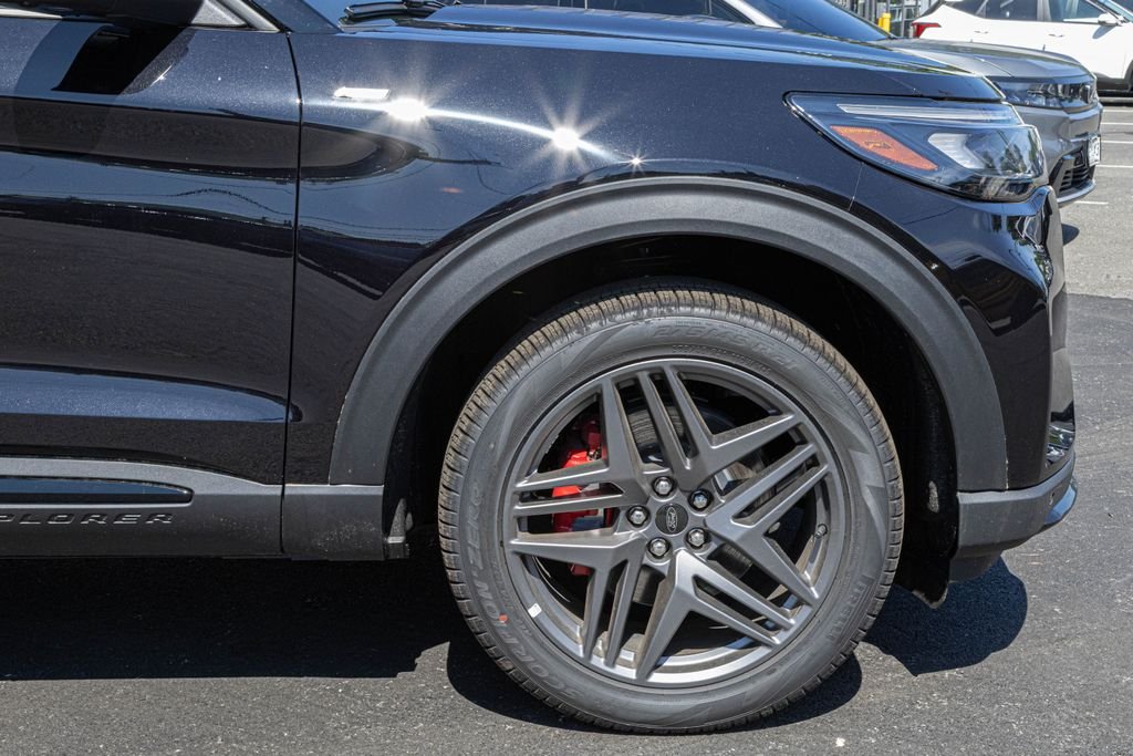 New 2026 Agate Black Metallic Ford ST-Line image 15