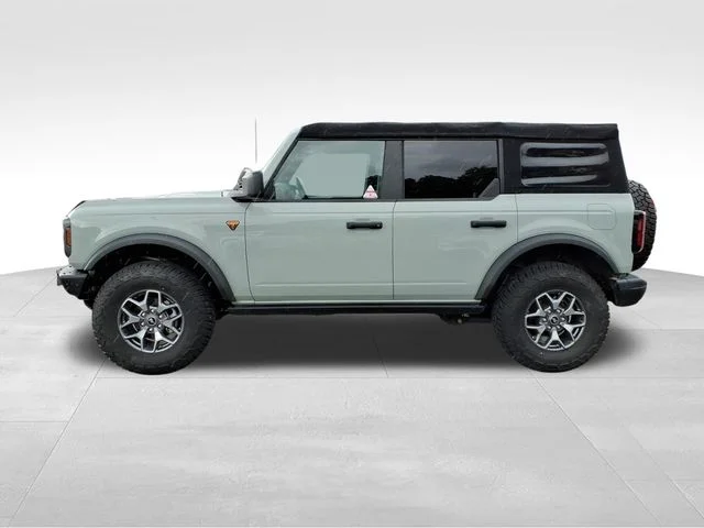 Used 2021 Green Ford Badlands image 4