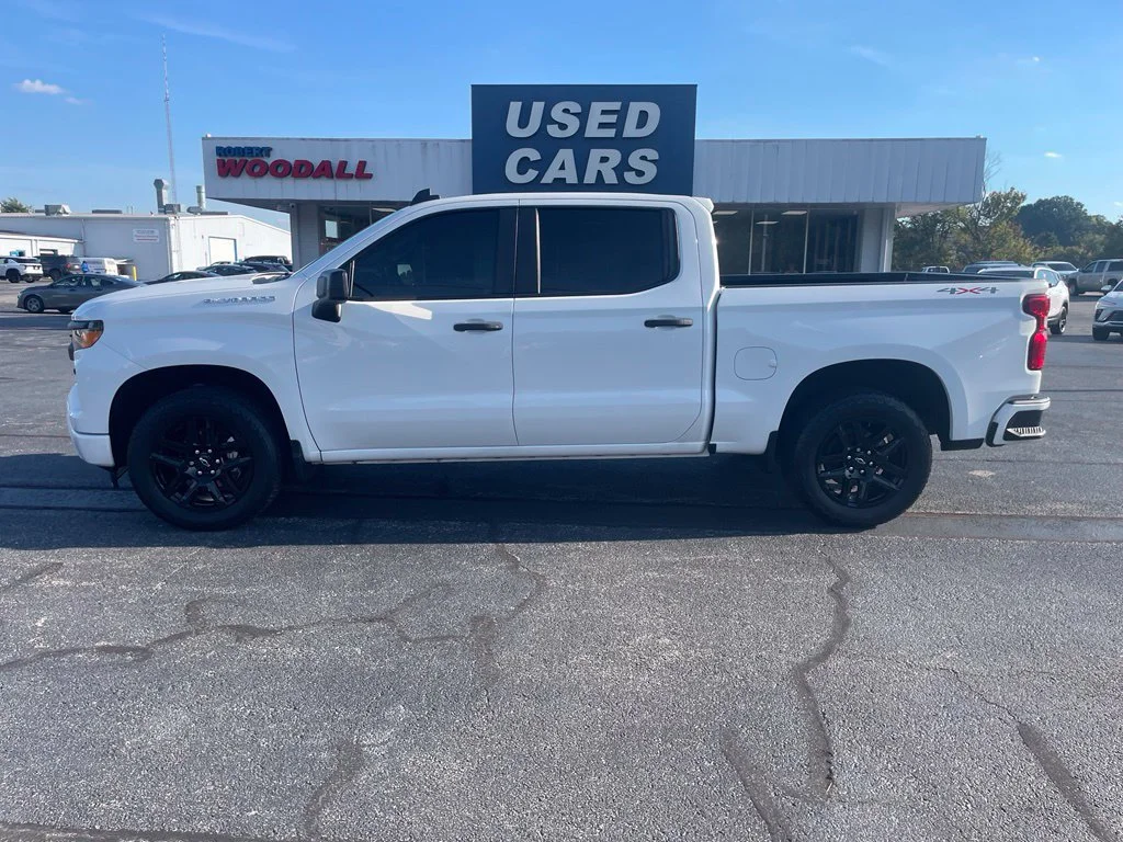 Used 2023 SUMMIT WHITE Chevrolet Custom image 4