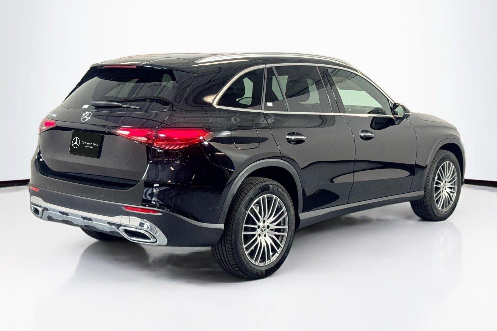 New 2026 Black Mercedes-Benz GLC 300 image 5