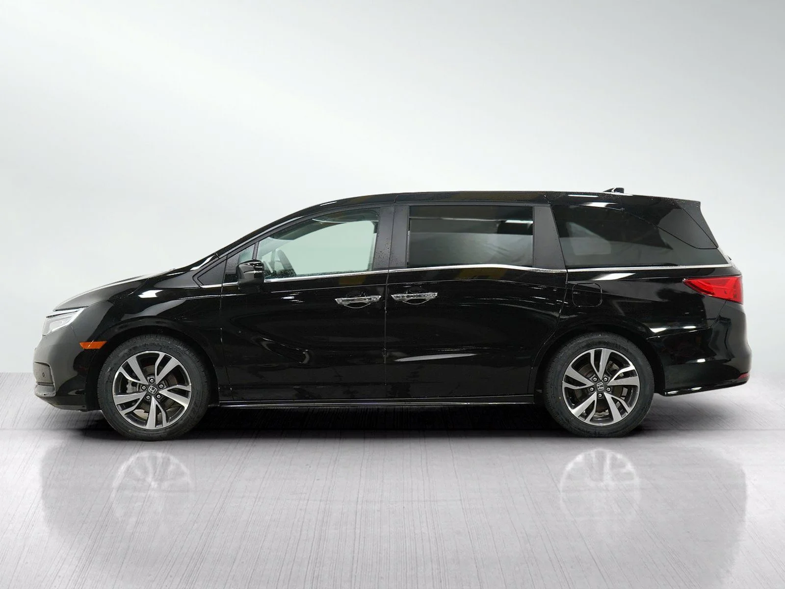 Used 2023 Honda Odyssey Touring with VIN 5FNRL6H80PB073120 for sale in Burnsville, Minnesota