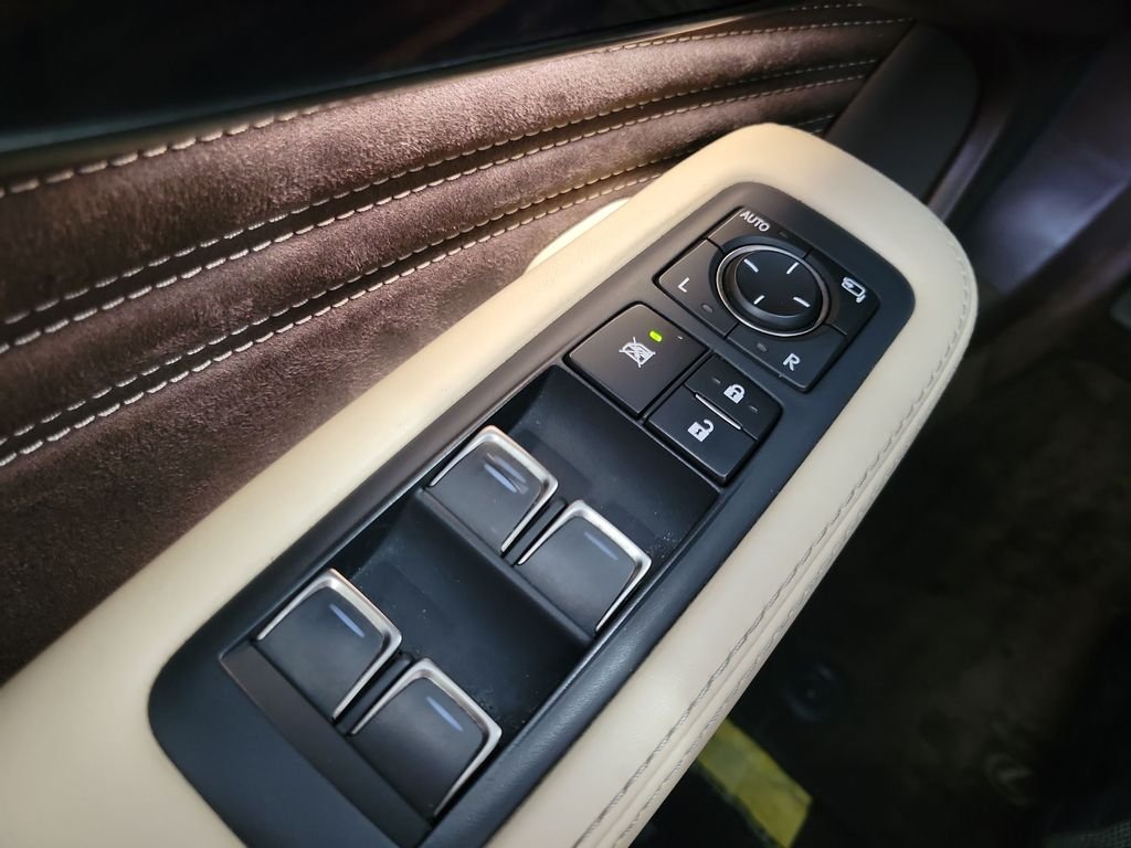 Used 2018 White Lexus 500 Base image 14