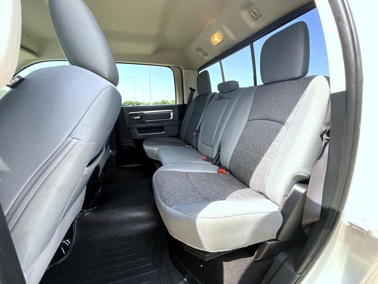 Used 2018 Bright Silver Clearcoat Metallic Ram Big Horn image 21