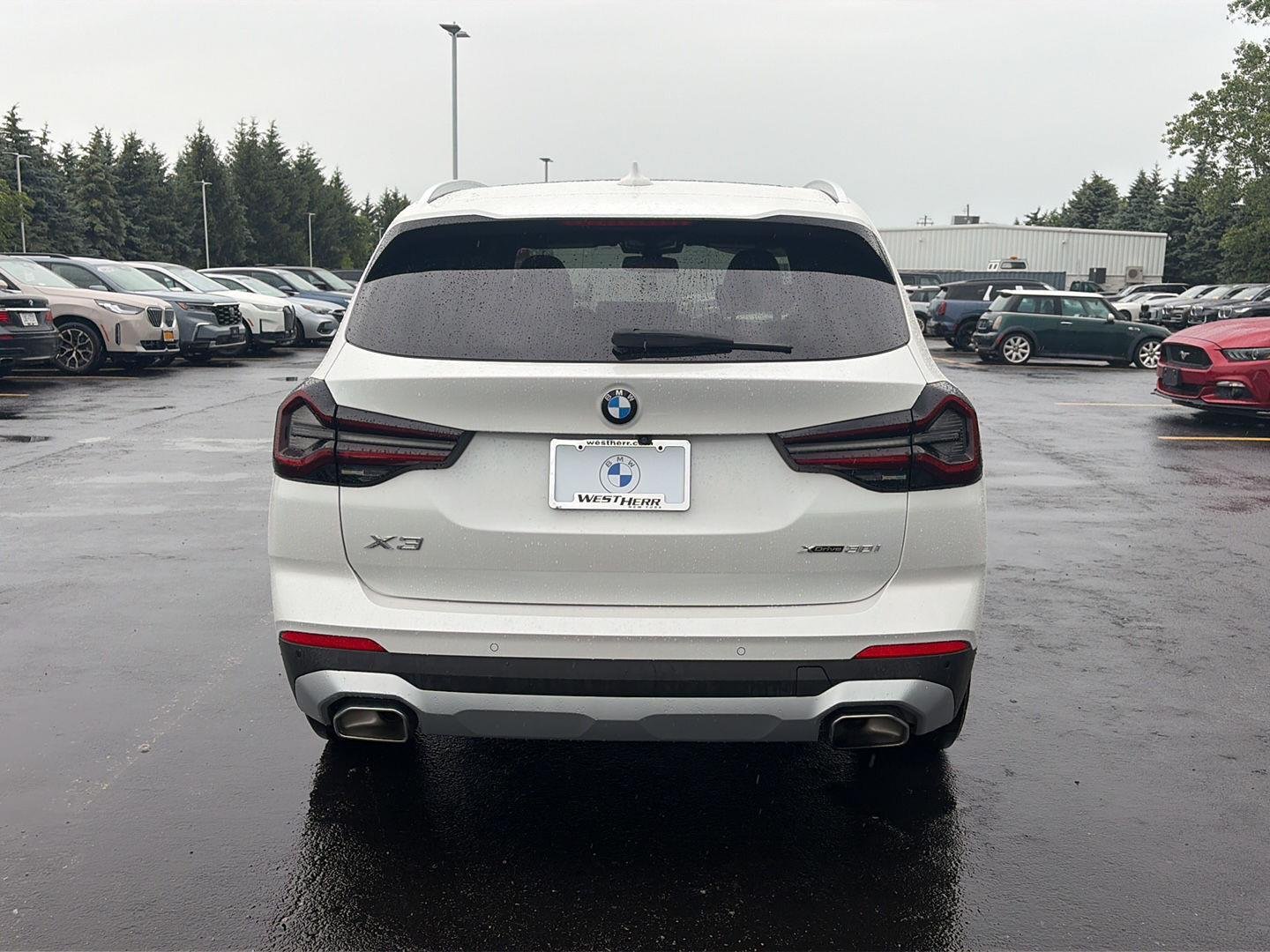 Used 2022 Mineral White Metallic BMW xDrive30i image 4