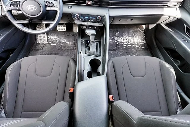 Used 2025 Gray Hyundai SEL Sport image 18