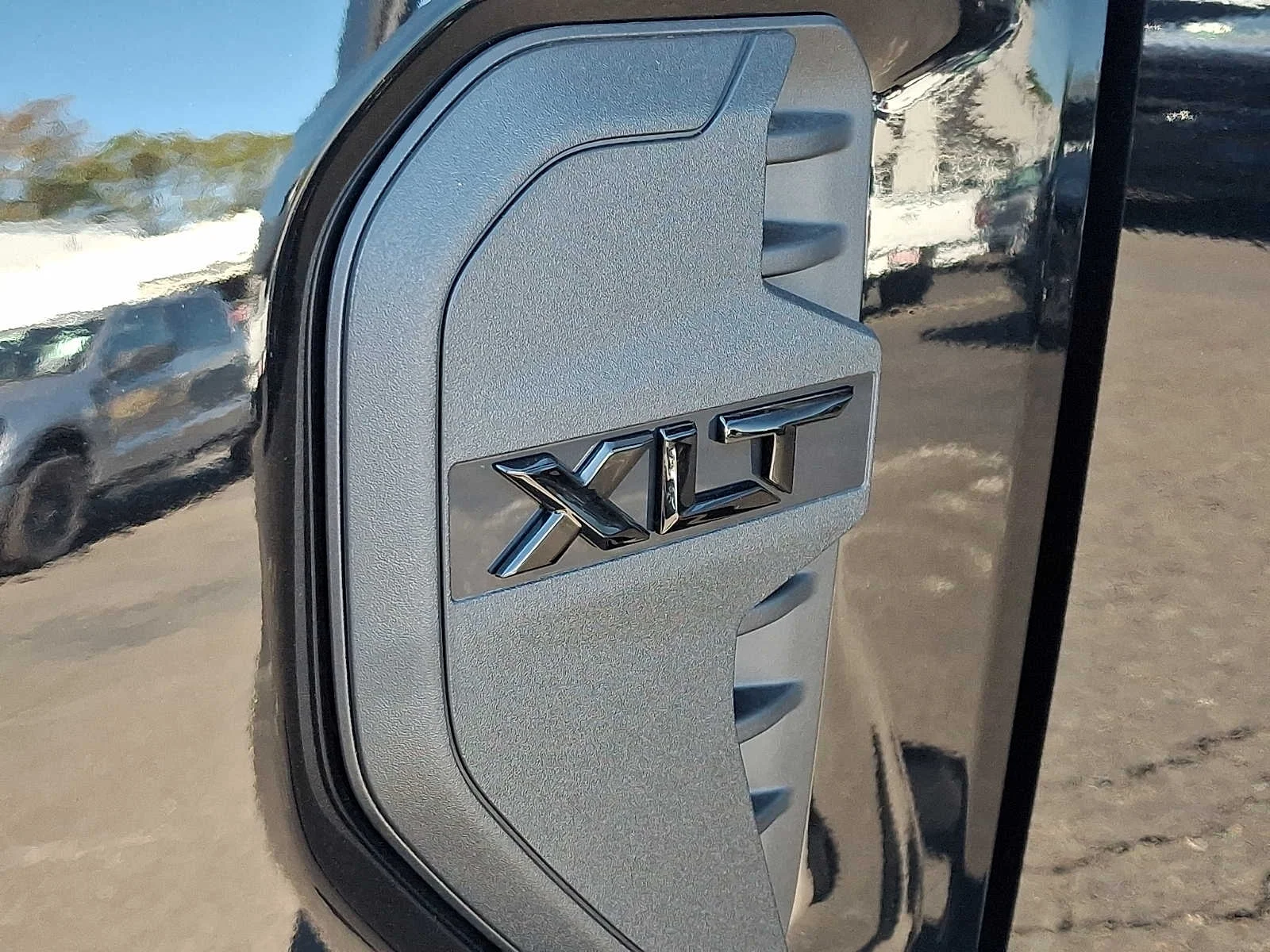New 2026 Shadow Black Ford XLT image 15