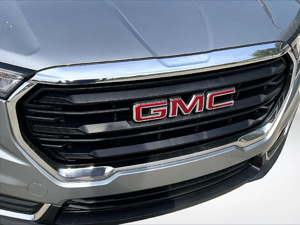Used 2023 Silver GMC SLE image 28