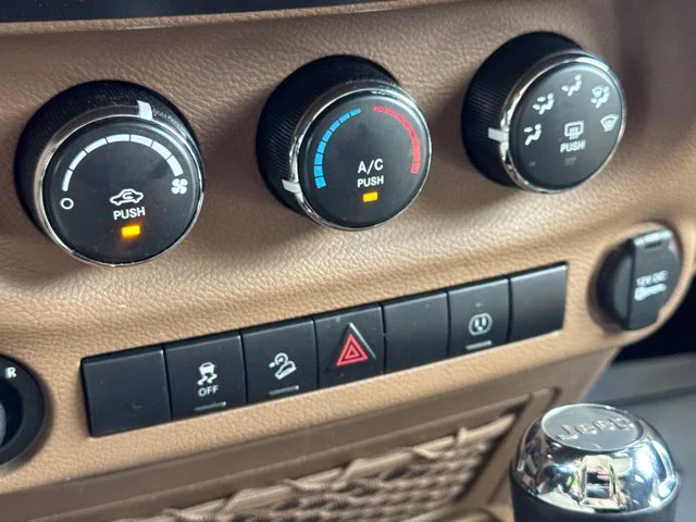 Used 2018 White Jeep Unlimited Sahara image 20