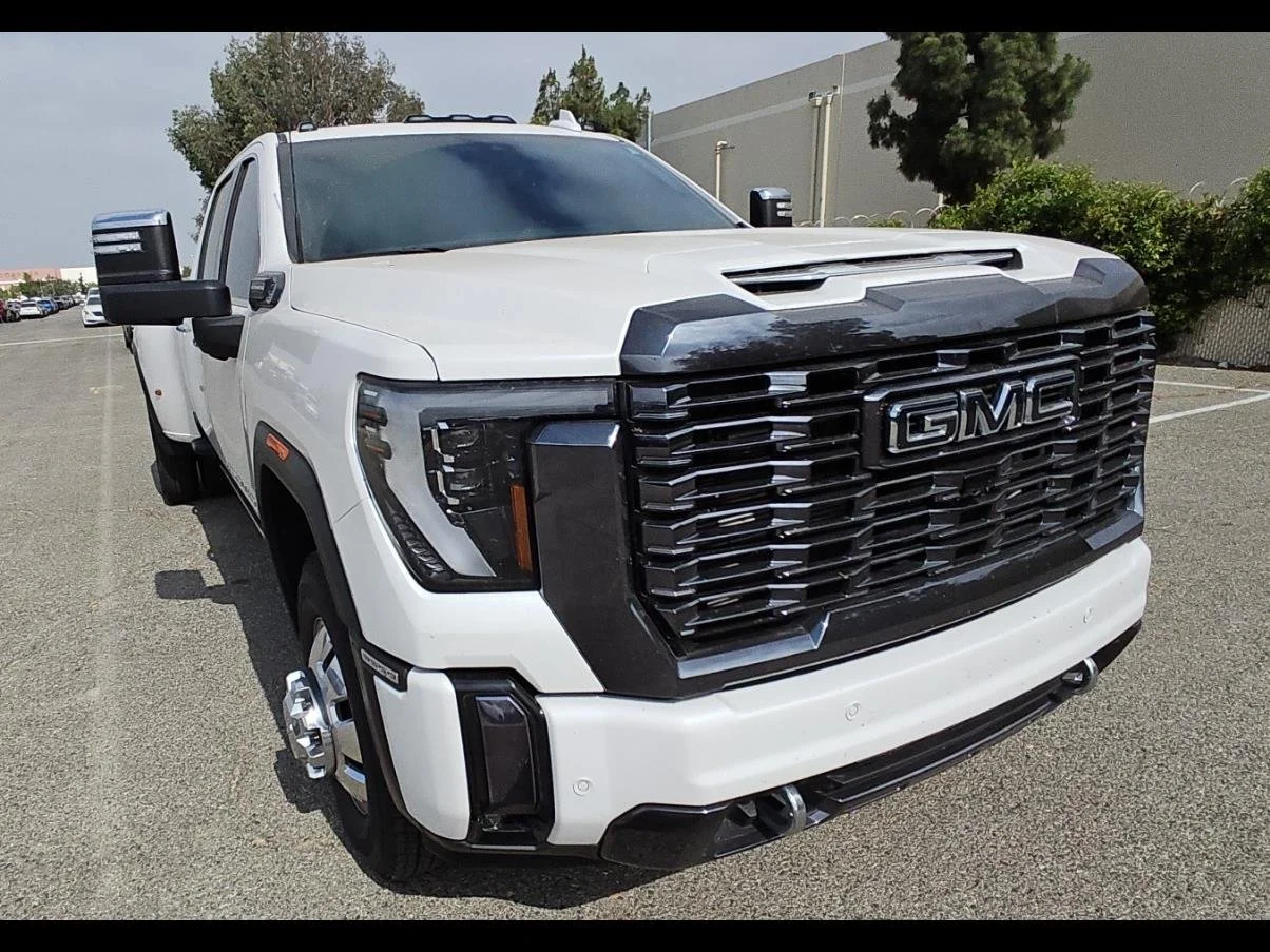 Used 2024 White Frost Tricoat GMC Denali Ultimate DRW image 12