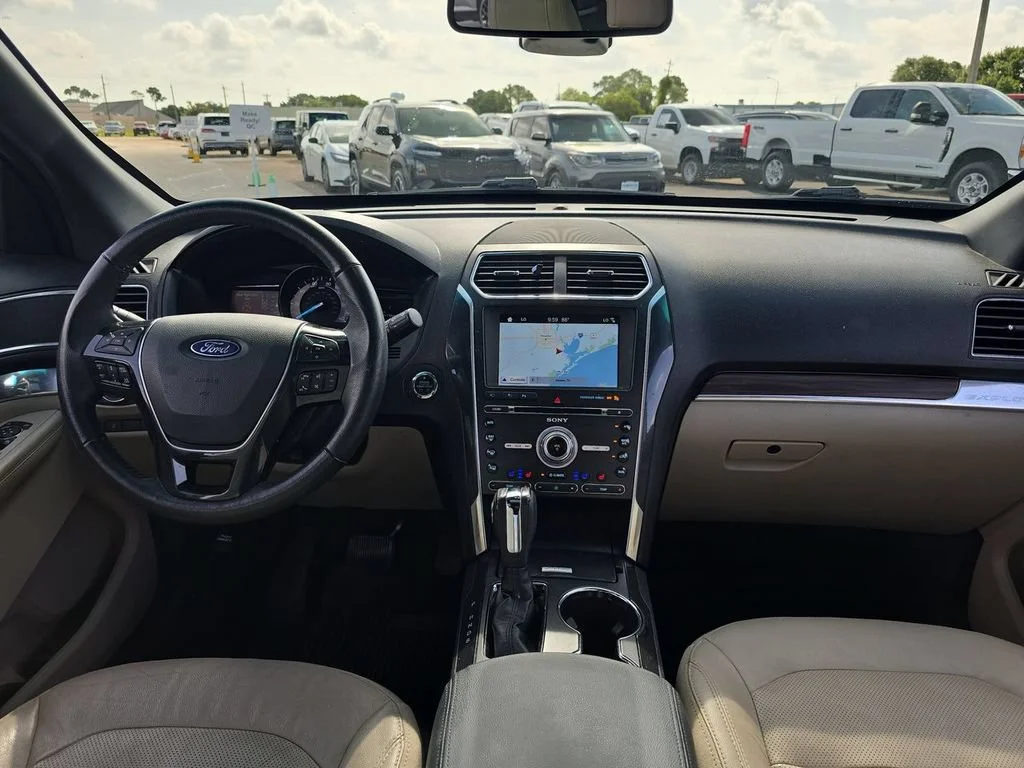 Used 2018 Red Ford Limited image 10