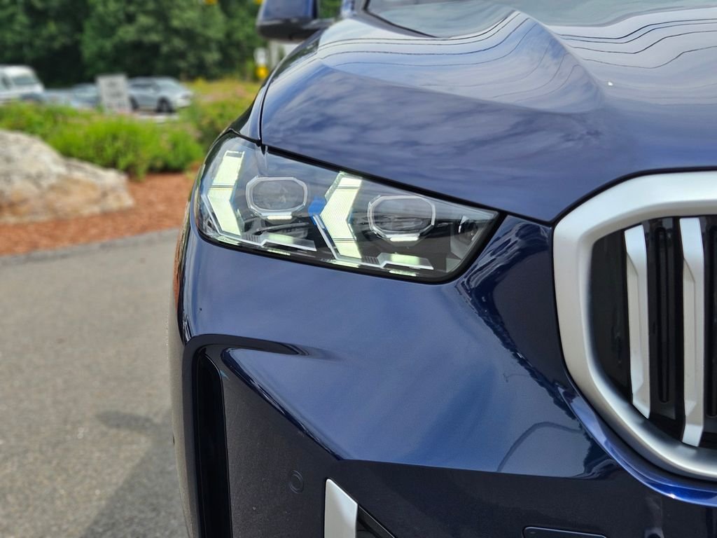 Used 2026 Tanzanite Blue II Metallic BMW xDrive40i image 9