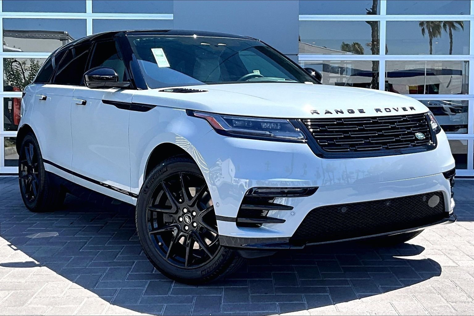 New 2026 Arroios Grey Land Rover Belgravia Edition image 2