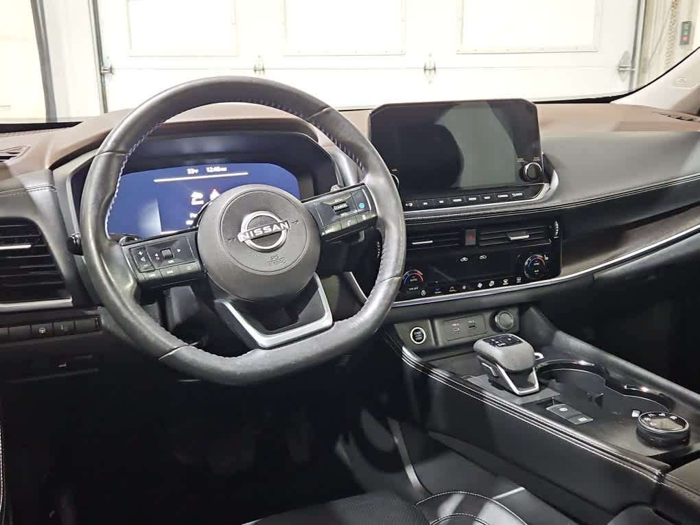 Used 2023 Super Black Nissan Platinum image 13