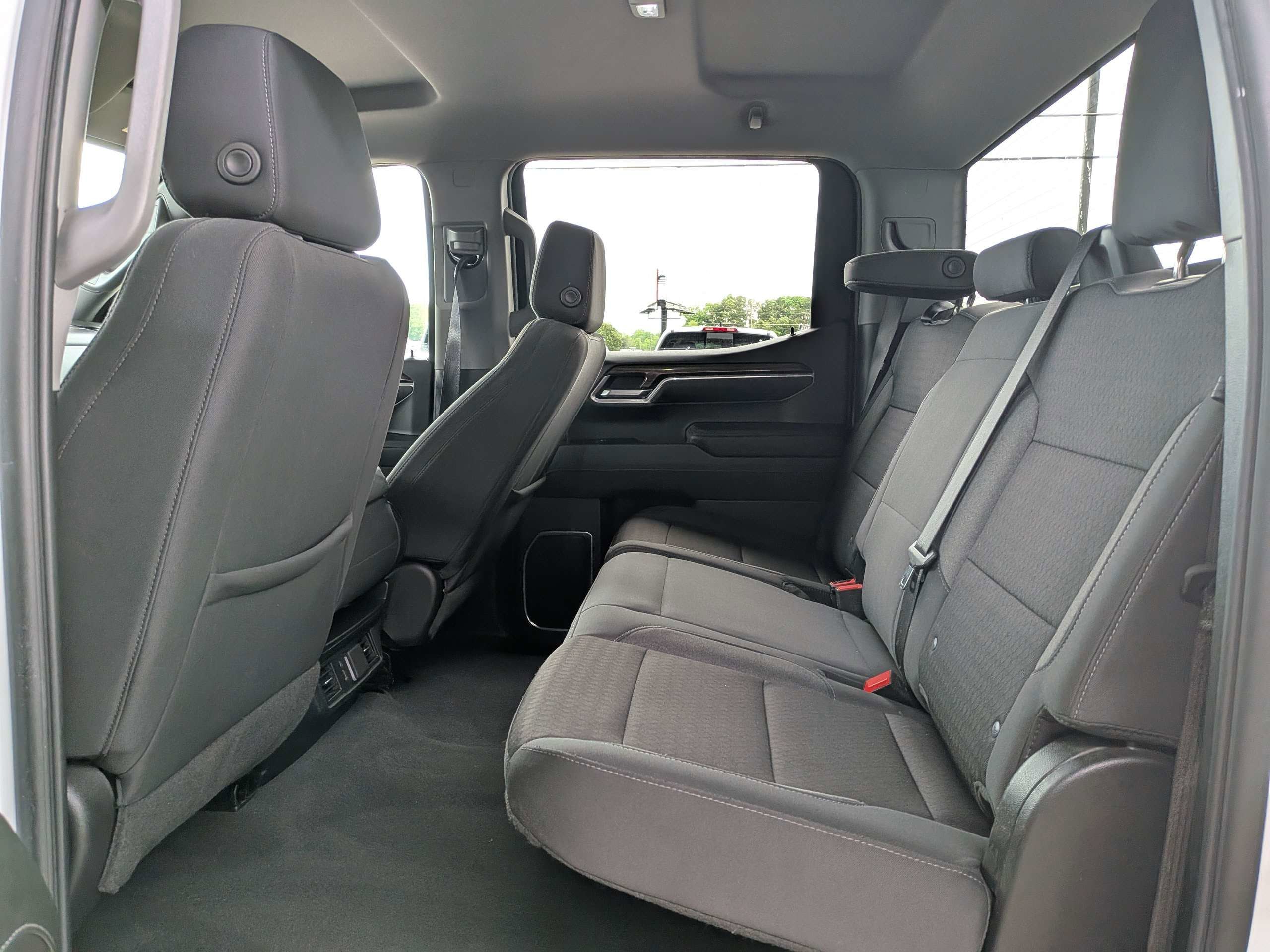 Used 2025 White Chevrolet LT image 9