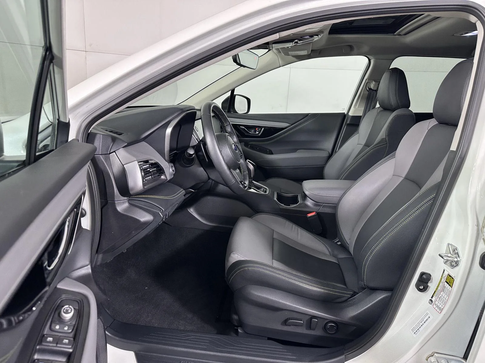 Used 2025 Crystal White Pearl Subaru Onyx Edition image 11