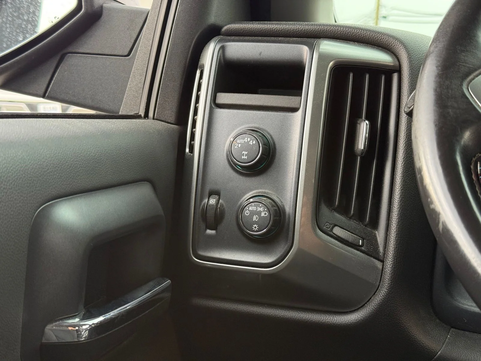 Used 2018 Black Chevrolet LT image 19