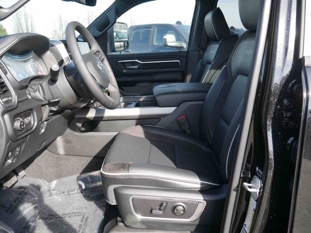 New 2026 Diamond Black Crystal Pearl-Coat Exterior Paint RAM LARAMIE image 30
