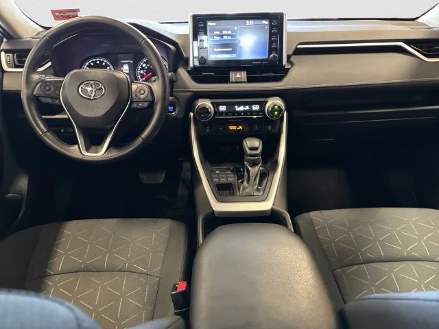 Used 2020 Silver Toyota XLE image 11