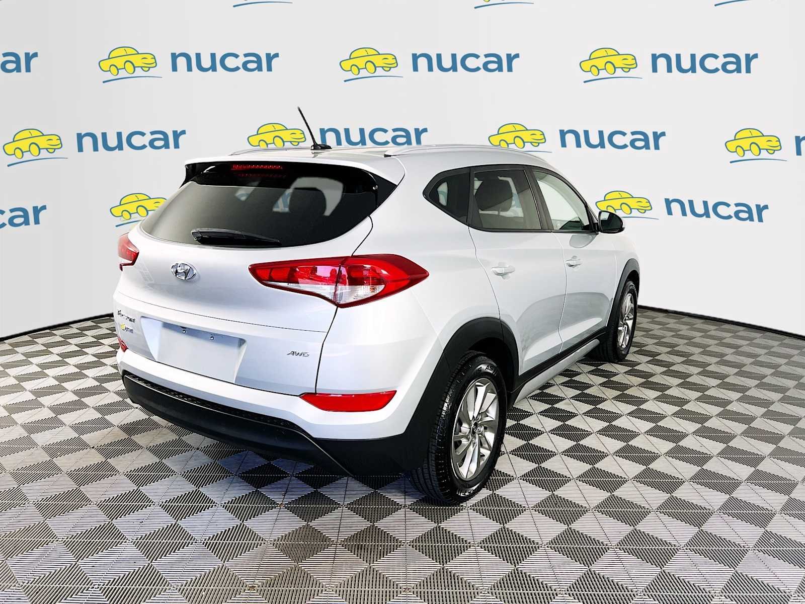 Used 2017 Molten Silver Hyundai SE image 7