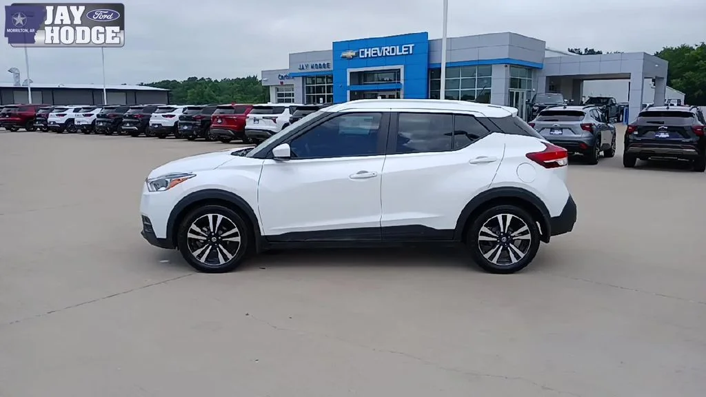 Used 2020 White Nissan SV image 6