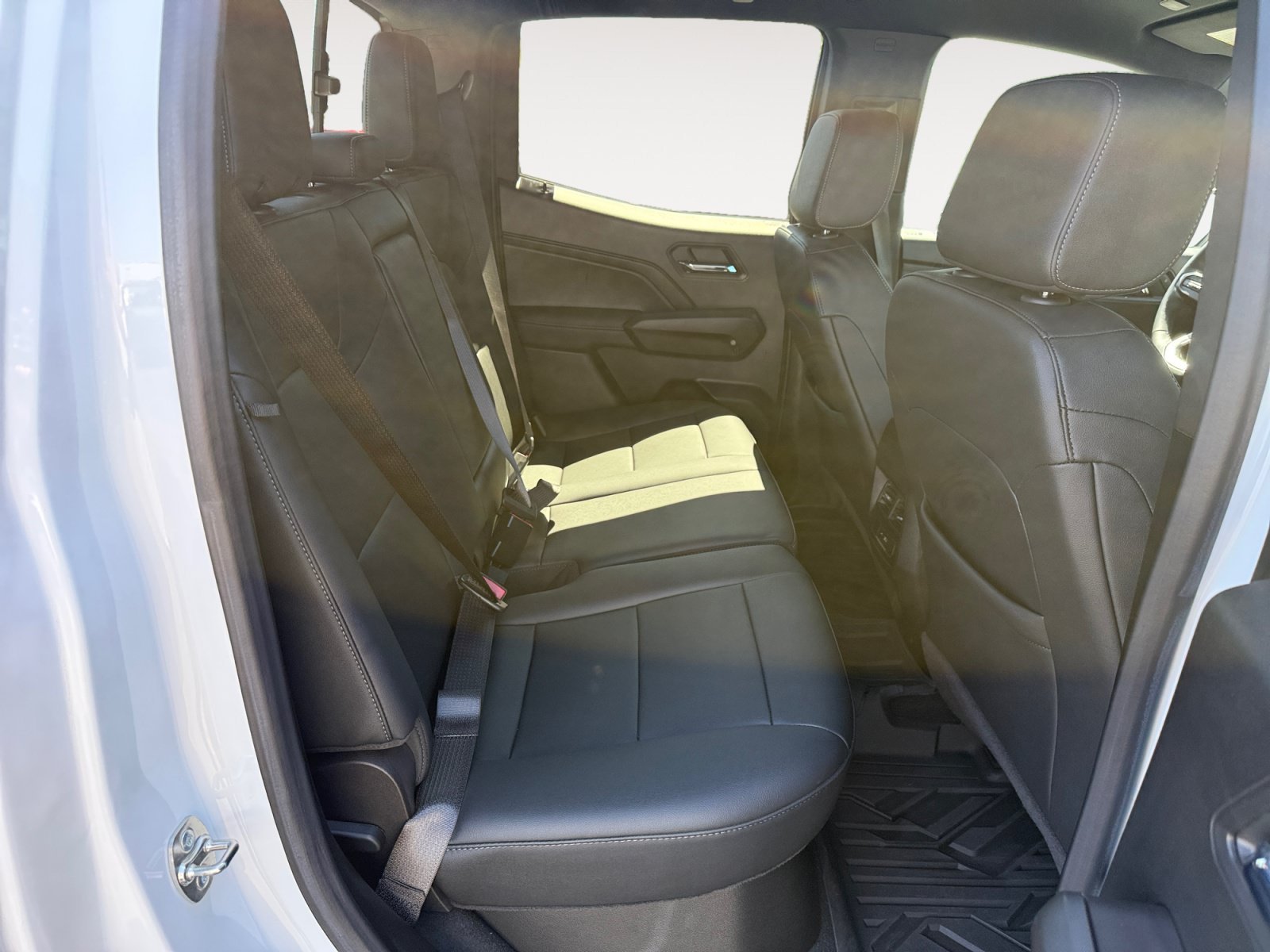Used 2024 Summit White Chevrolet LT image 18